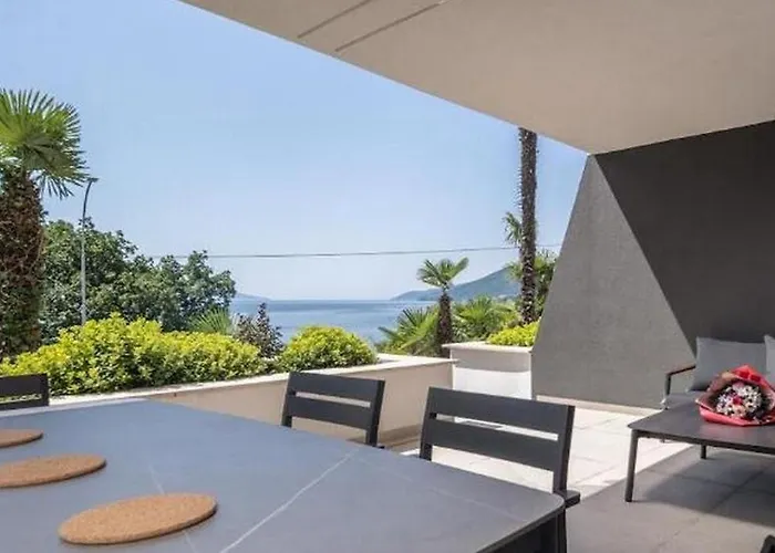 Plaza Delmar Apartment *